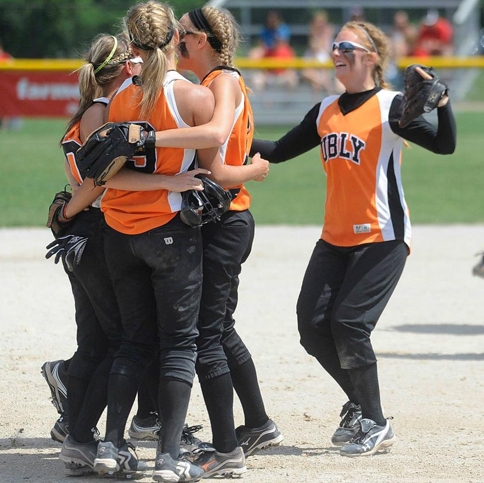 softball celebration15